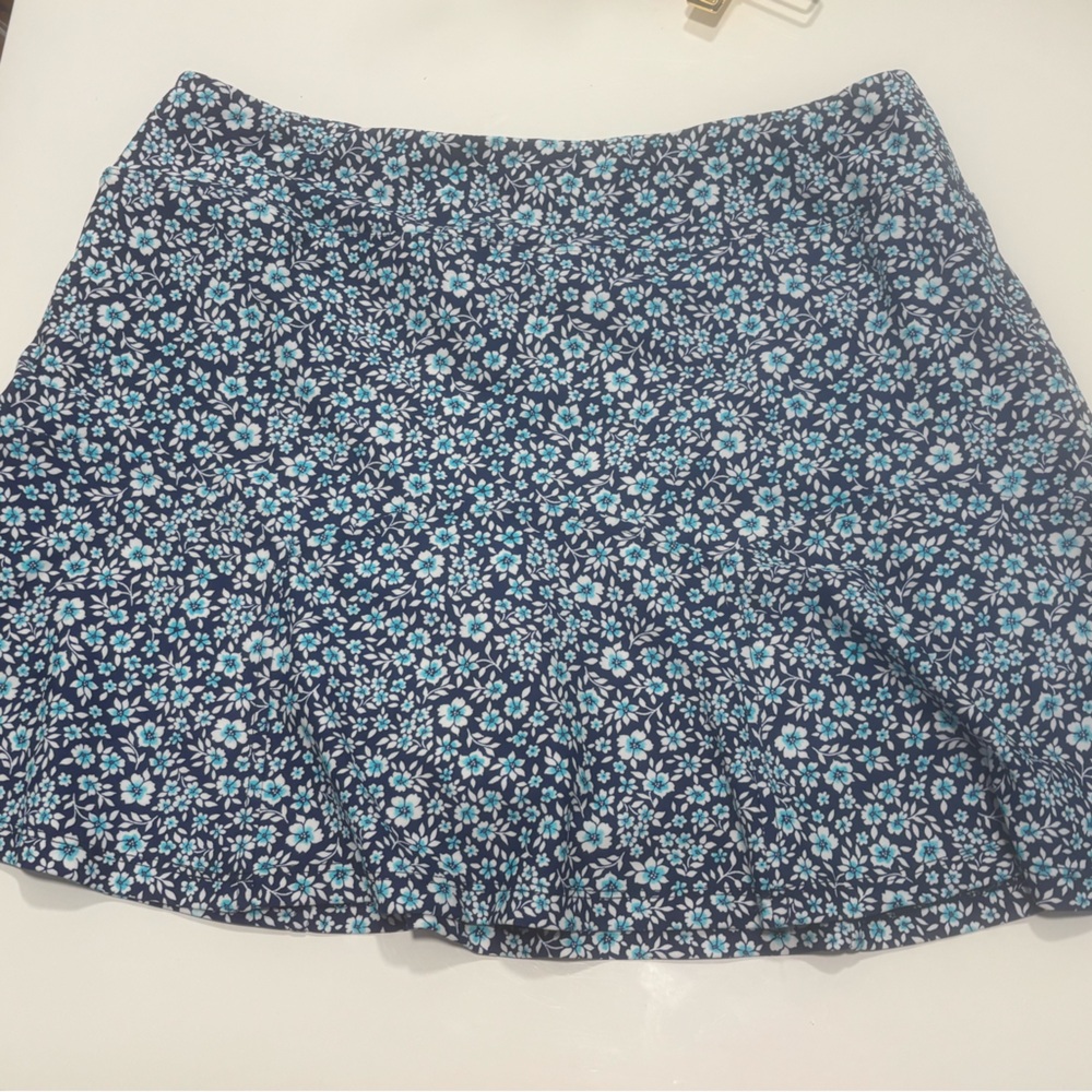Aryeh Golf Skort UPF 50 navy light blue ditsy floral worn once! Sz Medium
